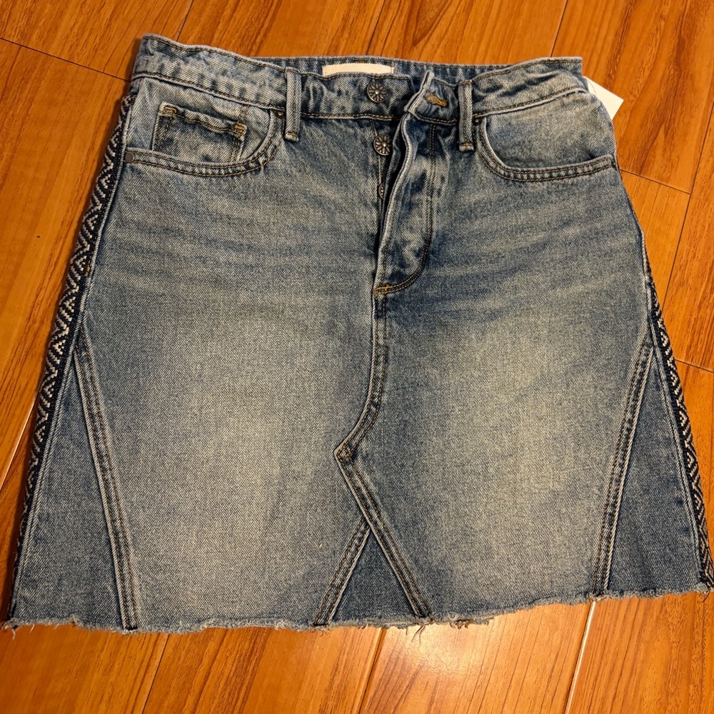 Driftwood Women Light Wash Denim Skirt size 27 MSRP $119